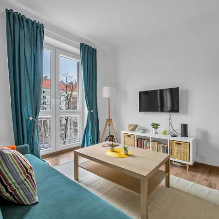 Comfort - Location, Metro Nearby - By Rentujemy Daire