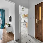 Comfort - Location, Metro Nearby - By Rentujemy *